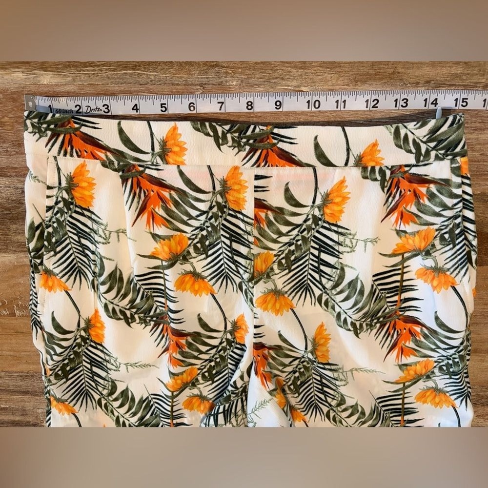 Carolina Belle Shorts Size 4 Floral White Orange and‎ Green - Picture 11 of 14